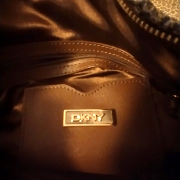 DKNY Handbag Shld/Crossbody Snake skin design chain link NWOT - Picture 12 of 16